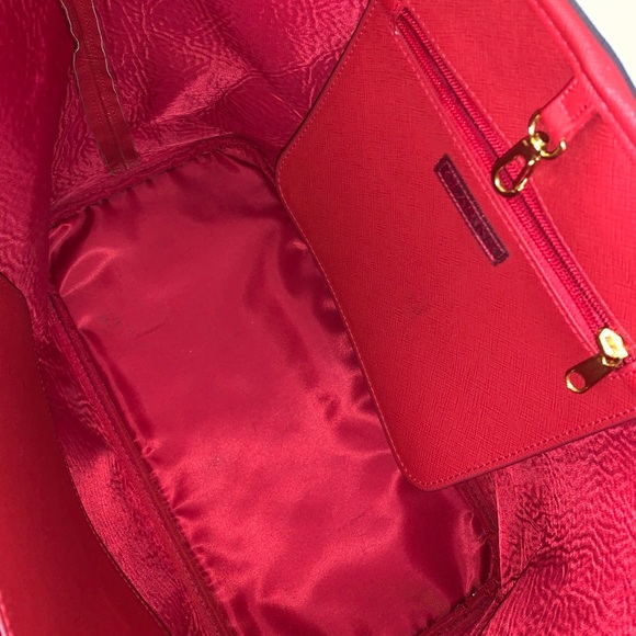 Red purse - Picture 2 of 3